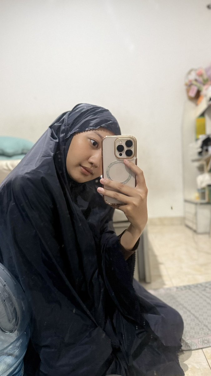 ababilaaaaa's tweet photo. When ya abis sholat salim terus berdoa bareng 🥺 https://t.co/8E0ZqH4NXH