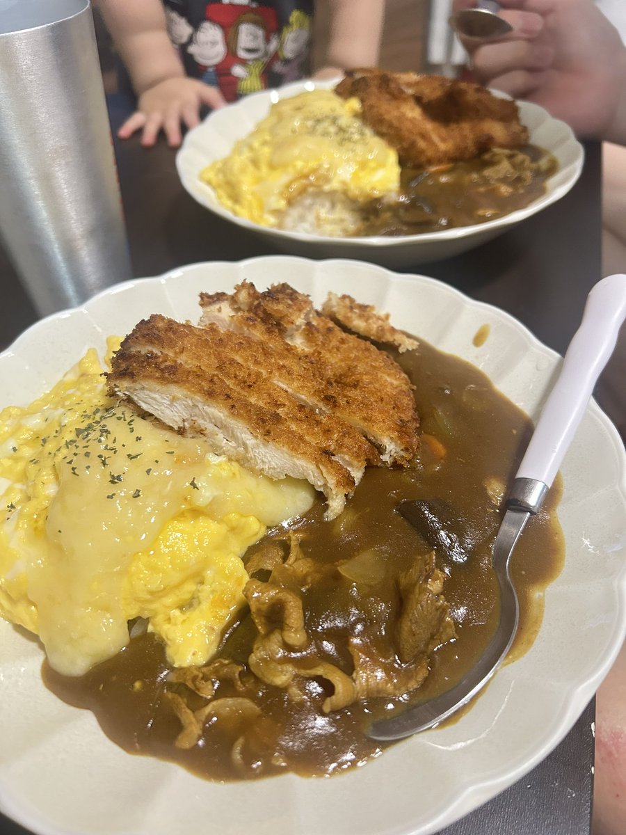 twincat_0's tweet photo. たまにチキンカツに、オムにチーズに激盛りカレー作ります🍛🍴 https://t.co/txhLARuNCn