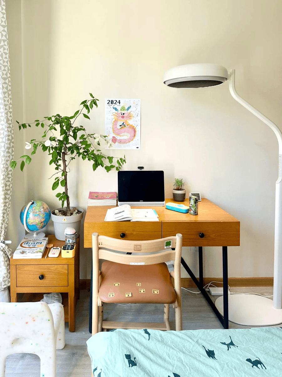 NellSkar0fk's tweet photo. Transform your desk into a focused workspace that inspires daily wins—less clutter, more purpose. #DeskSetup #WorkSmart https://t.co/nXOKk3D4vs