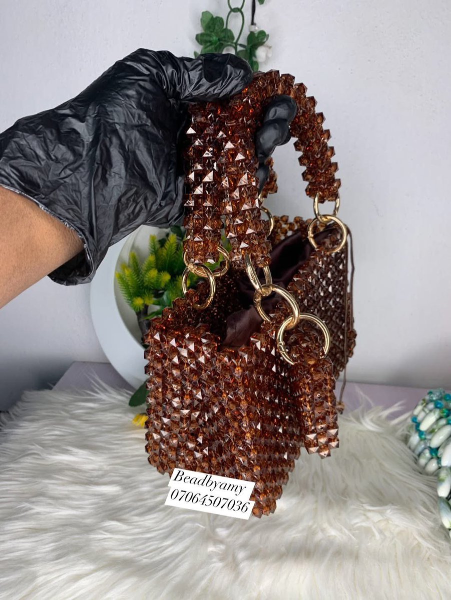 ZimuzorOkonkwo's tweet photo. For the woman who loves her accessories bold, beautiful and different. Our beaded bags are ready to become your next favorite piece.

50,000

07064507036

Also available in black, red and can be made in any other colour of your choice. 

#beadedbag #beadedbags #bbn https://t.co/BsFditV1oq