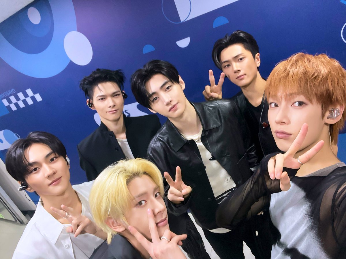 ENHYPEN's tweet photo. [#오늘의ENHYPEN] 귓가에 꽉 차게 울리는 Bad For You 🖤 귀호강 제대로 하는 무대 다들 잘 봤나요 🎧✨ #260914 @ SoundBOMB360˚ https://t.co/0br1Yk2TAa