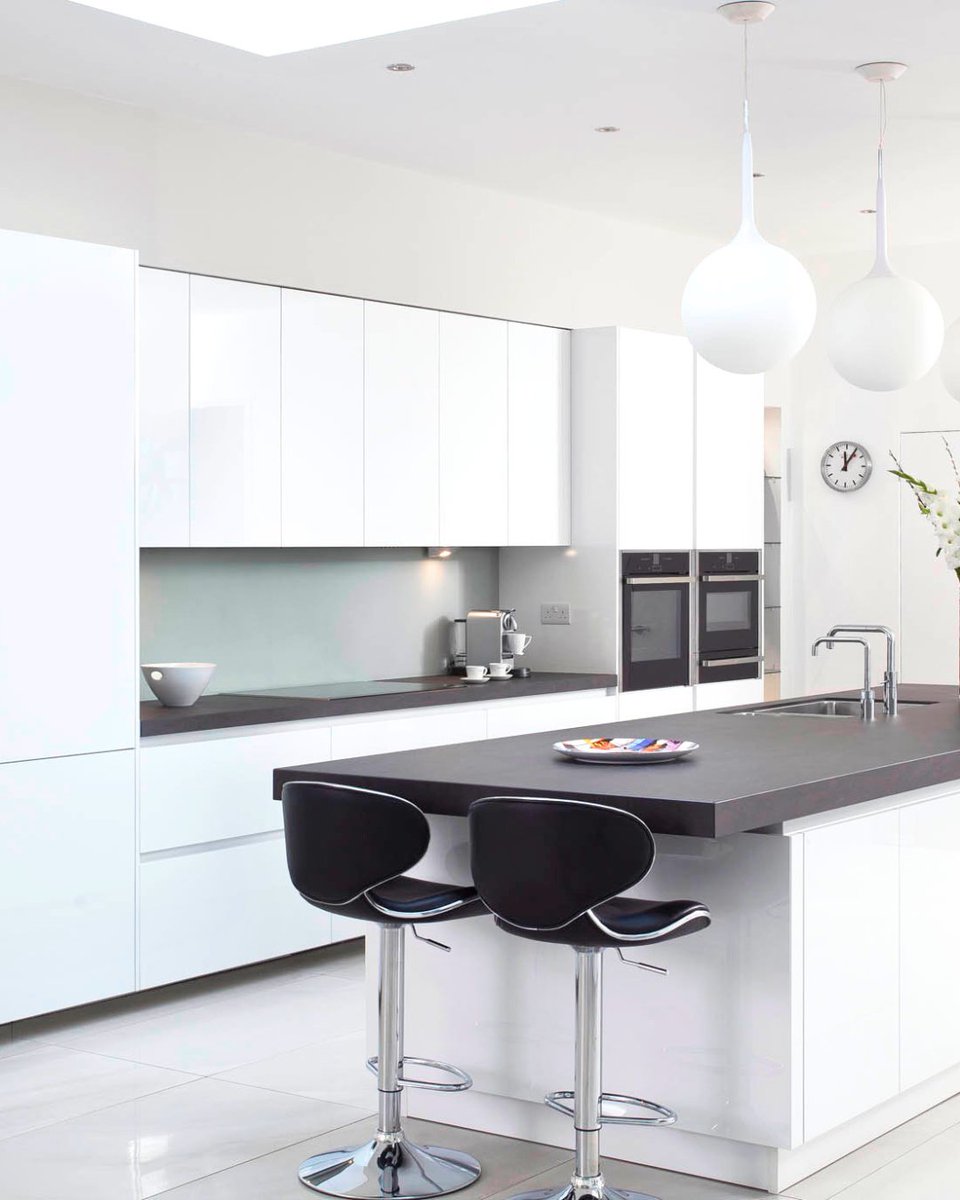 Interior360L's tweet photo. Clean lines. Open spaces. Thoughtful design.
This contemporary kitchen combines a statement island, minimalist cabinetry and an abundance of natural light to create a space designed for modern living.
#KitchenDesign #ModernKitchen #Interior360 https://t.co/HqzHhTyQ4e