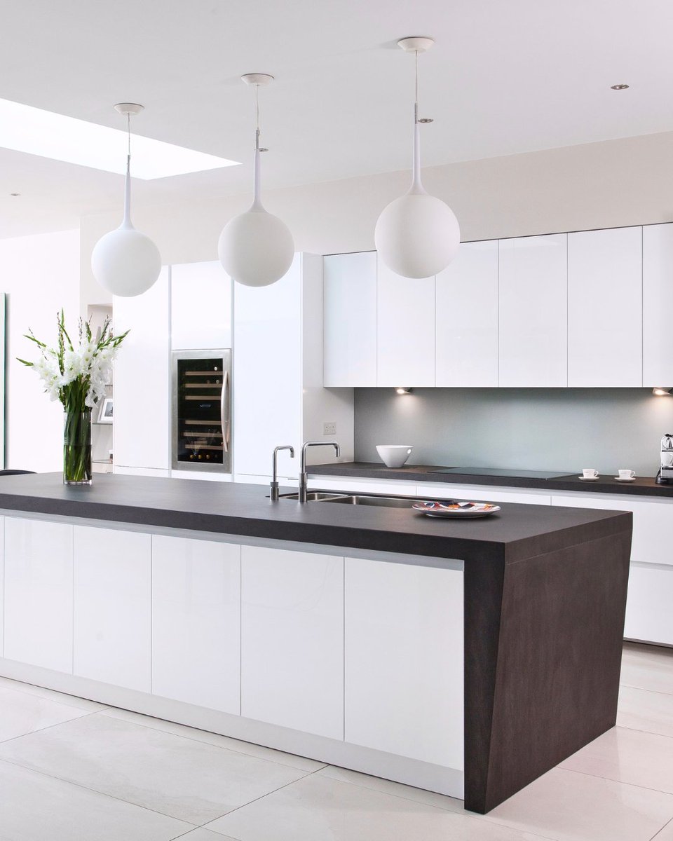 Interior360L's tweet photo. Clean lines. Open spaces. Thoughtful design.
This contemporary kitchen combines a statement island, minimalist cabinetry and an abundance of natural light to create a space designed for modern living.
#KitchenDesign #ModernKitchen #Interior360 https://t.co/HqzHhTyQ4e