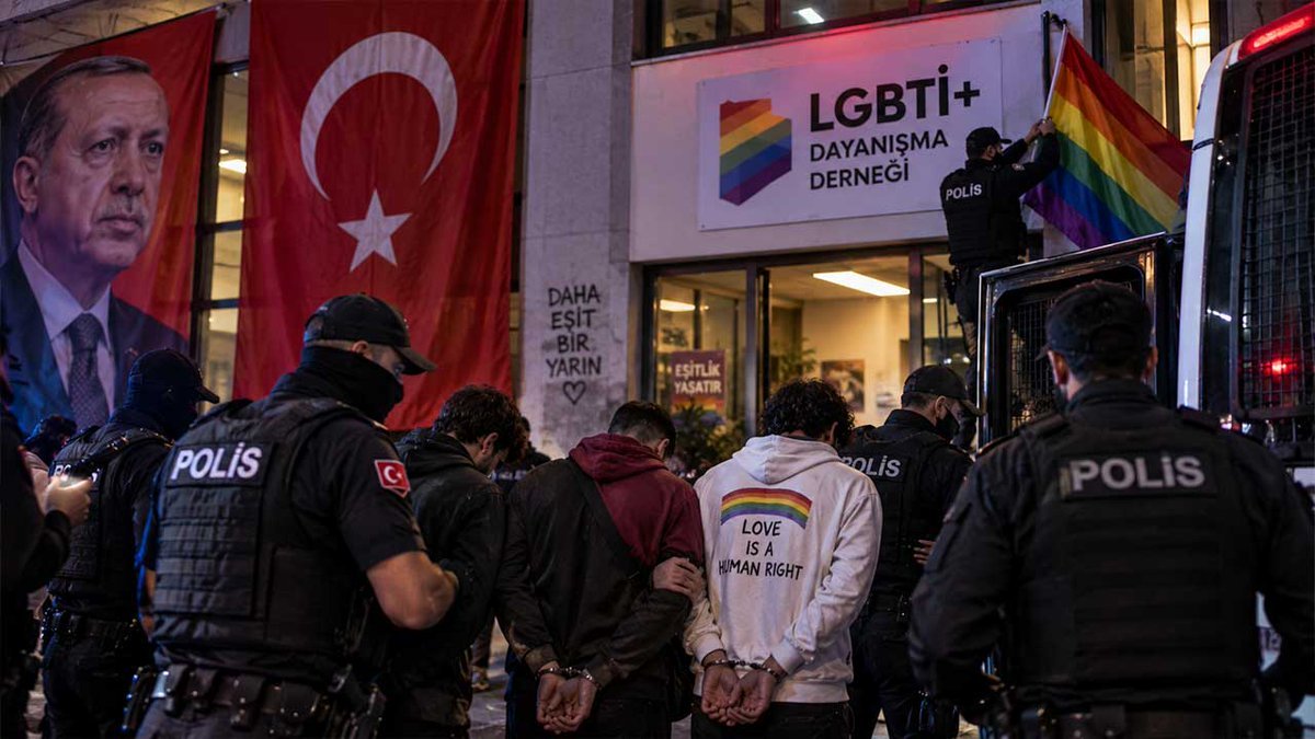 CarlaAntonelli's tweet photo. Turquía desata una ofensiva y razzia contra el colectivo LGTBIQ+ con 47 detenidos y redadas en asociaciones de todo el país, que afecta a 162 sospechosos y nueve organizaciones de trece provincias, enmarcada bajo el subterfugio "de la defensa de la familia" https://t.co/eSvVbMzQhH
