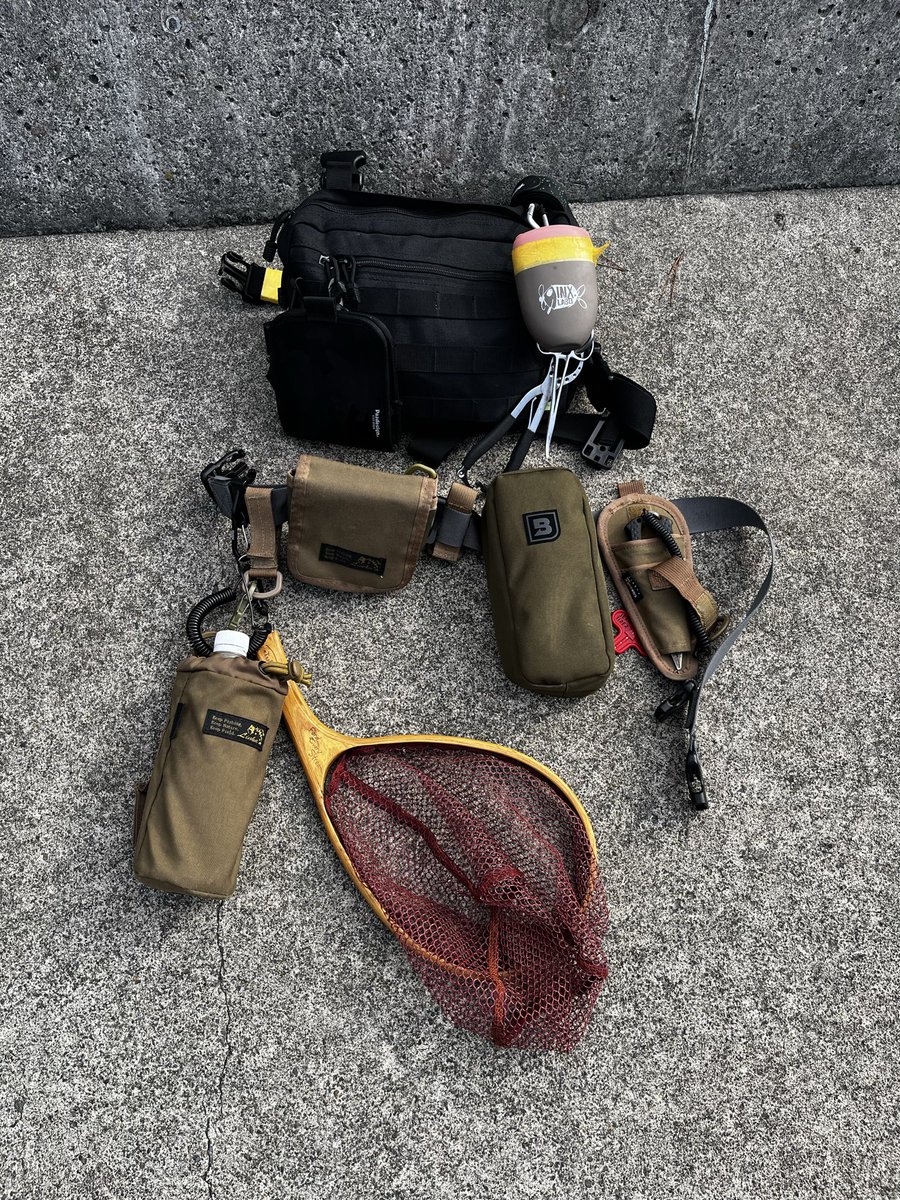 kijinabe2's tweet photo. バトルスタイル⚔️
ショルダーバッグは歩くと揺れる、片側に負担がかかるので苦手(あくまで主観)
Amazonで¥3,000のチェストバッグは収納へ素早くアクセス出来るのでルアーチェンジが超快適

あーむんのマスキングテープはご愛嬌🙂‍↕️
#あーむん
#buluestorm
#LINHA https://t.co/KTKF9pzUse