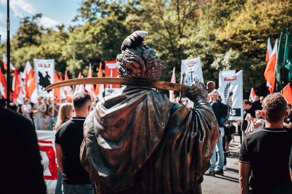 MartinSellner_'s tweet photo. Eternal Glory! Thanks to
@MWszechpolska
@Gedenken1683
and
@SaveEuropeAct

Divided we fall, united we will win and take our home back! 

We will not rest until Sobieski is on the Kahlenberg and Vienna is Austrian again. https://t.co/HCWTUnNx6S
