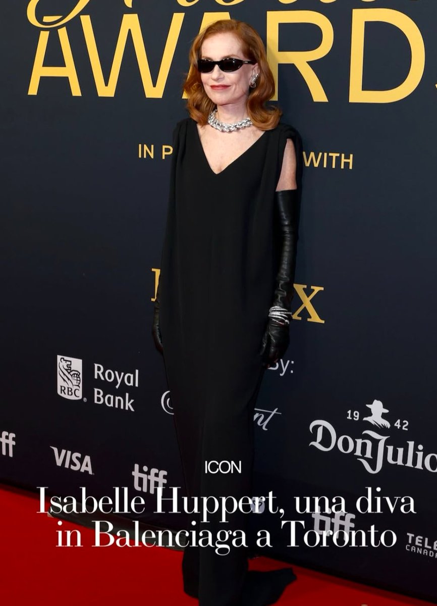 Erikaemmaly's tweet photo. Isabelle Huppert received the TIFF Tribute Performer Award, presented by Lee Chang dong. https://t.co/wFlyAW4CVZ