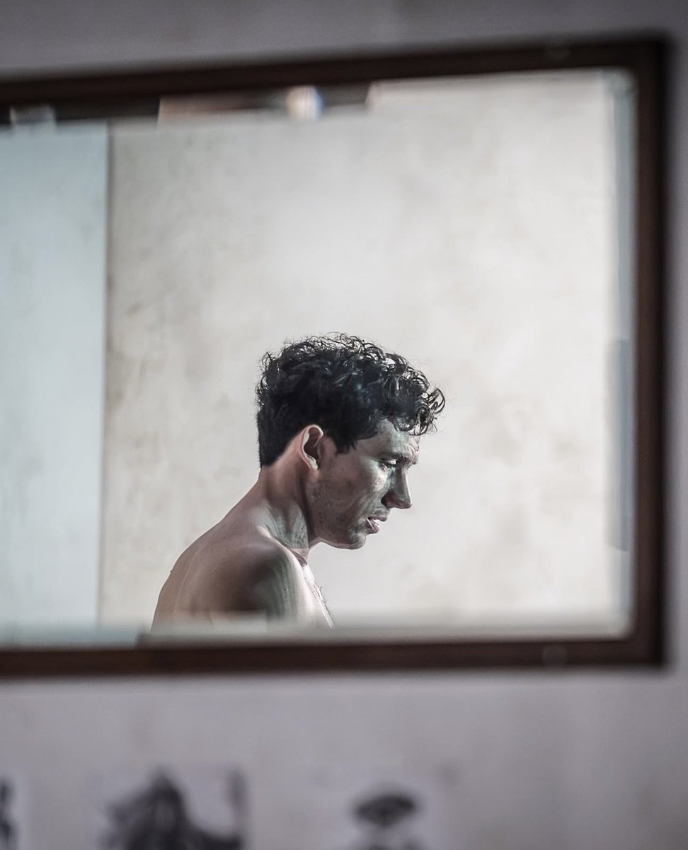 JoshAlison_'s tweet photo. Official photos of Josh O’Connor as Joe Bonaparte in Golden Boy. The play officially opens tomorrow at the Almeida Theatre in London (📸: marcsbrenner) https://t.co/lURpgNfqyC