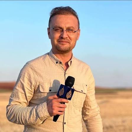 ABOAMMARAbo's tweet photo. الصحفي ميلاد فضل: 

🔺الجميع يعرف مواقفي وأنني أكره المطبلين والتطبيل لكن شهادة حق أمام الله والجميع :

أشعر بغصة داخلية عندما أسمع هتافات المحتجين تطال شخص الوزير محمد البشير فأنا أعرفه جيداً وعن قرب فهو شخص محترم ونزيه ونظيف  ويعمل من أجل سوريا ولايقبل بأي شكل من أشكال الفساد لكنه للاسف كلف بحمل ملف سيادي في دولة منهارة اقتصادياً  وأزمات عالمية تطال قطاع الطاقة وأرجو من  جميع المشاركين بالاحتجاجات أن يبتعدوا عن أي هتفات شخصية تطال السيد الوزير قفوا جانبه ولا تكونوا عامل ضغط ..