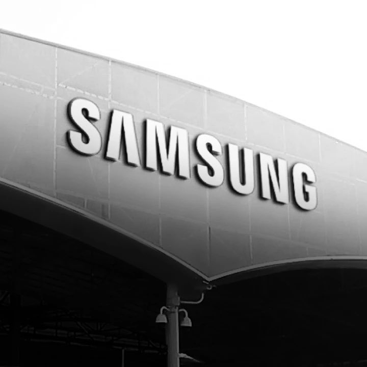 Kulturlesite_'s tweet photo. 💭 FUN FACT 

APPLE paierait SAMSUNG 250$ par ÉCRAN PLIABLE sur chaque vente de l’IPHONE DUO !! 

Il sera disponible le 23 octobre à partir de 2339€ https://t.co/4nkO9BUXMC