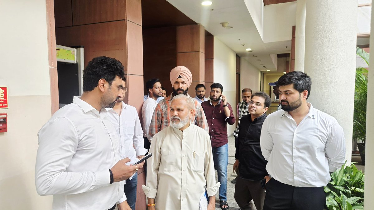 rajatbjym's tweet photo. माननीय प्रधानमंत्री श्री नरेंद्र मोदी जी @narendramodi के जन्मदिवस के अवसर पर BJYM द्वारा ‘सेवा संकल्प अभियान’ के अंतर्गत आयोजित होने वाले रक्तदान शिविर की तैयारियों का जायजा लिया।

📍 17 सितंबर | प्रातः 9 बजे | भाजपा राष्ट्रीय कार्यालय

आइए, रक्तदान कर किसी जरूरतमंद के जीवन को बचाने में अपना योगदान दें और सेवा के माध्यम से राष्ट्रसेवा के इस संकल्प में सहभागी बनें।

#SevaSankalpAbhiyan #BJYM #BJPDelhi