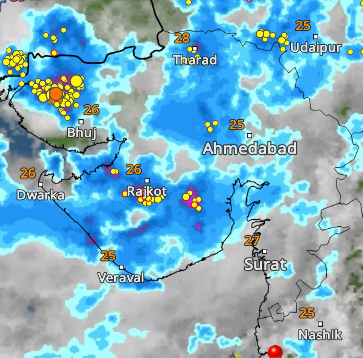 shetty_athreya's tweet photo. Today's #ViewFromAbove 😀
Very clearly #Gujarat's day today and much needed too after dry conditions for a month!
The WML now lies over central Saurashtra close to Rajkot and will continue to give heavy rainfall across the state next 36 hrs 🌧️
Meanwhile #MISO + MJO-ER will propogate north next 10 days, enhancing thunderstorms ⛈️ over Peninsular #Bharat and spin a fresh system over the central Bay next week 🌀