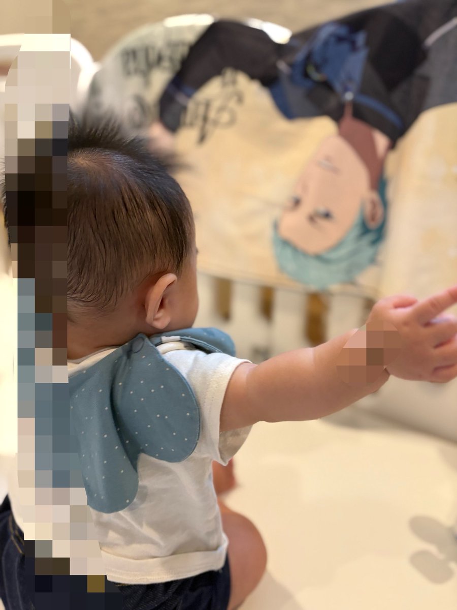 Time_emoN's tweet photo. 今朝11th day3開催してました…

大きい雨彦を見てキャッキャする我が子
(可愛いな〜☺️)

フッンッッ！！！！！
「あぁ！！お前さんやめてください！！保育園遅れますっっ！！💦」 https://t.co/wXVqVEsqgk