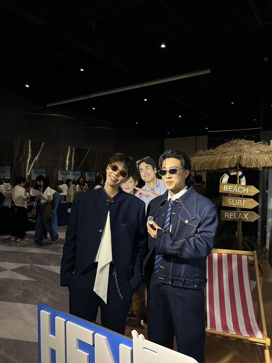 gdh559's tweet photo. คุณนุ๊กคุณปายหอบกำลังใจมาให้นักแสดง 💐

#GALAจีบซ้ำซ้ำเฮนรี่จำไม่ได้
#เฮนรี่เฟิสต์เดทจีบซ้ำซ้ำเฮนรี่จำไม่ได้
#นุ๊กปาย https://t.co/TyssA7YKHs