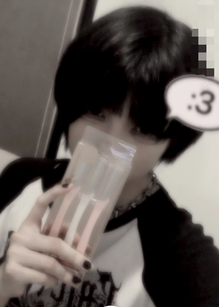 krr2205's tweet photo. 1年前ぐらい(17さい)の男装っぽいな自撮りはやばい草
その時がめちゃ死にたい https://t.co/WDrsaYWdhZ