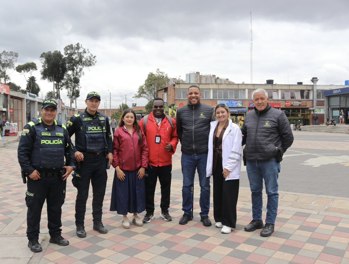 CorabastosSA's tweet photo. Nos sumamos al Plan Preventivo Distrital “Motivos para celebrar, no para lastimar”, llevando a comerciantes, trabajadores y visitantes mensajes de prevención, consumo responsable de alcohol y convivencia, junto a diferentes entidades distritales. https://t.co/bHwVQ5hKeW