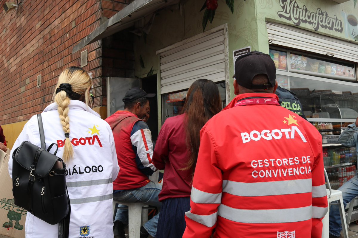 CorabastosSA's tweet photo. Nos sumamos al Plan Preventivo Distrital “Motivos para celebrar, no para lastimar”, llevando a comerciantes, trabajadores y visitantes mensajes de prevención, consumo responsable de alcohol y convivencia, junto a diferentes entidades distritales. https://t.co/bHwVQ5hKeW