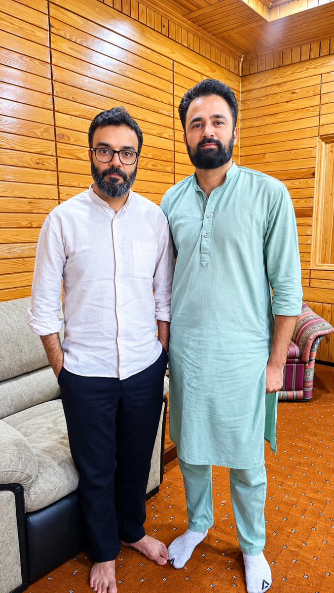 PulwamaRounderz's tweet photo. A meaningful meeting with MP #Aga_Ruhullah at his residence today. We had a constructive discussion on politics, the future, and the way forward. Truly a great experience and a pleasure to meet him. https://t.co/BSxkTyxiae