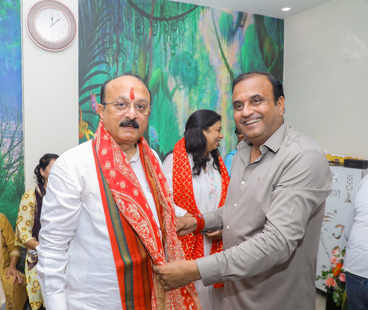 ashishsood_bjp's tweet photo. जनकपुरी में भक्ति की मिठास और बप्पा का आशीर्वाद! आज क्षेत्र में विभिन्न परिवारों के घर जाकर गणपति आरती का पावन आनंद लिया।
ईश्वर से यही प्रार्थना है कि हर घर-आंगन में खुशियों का उजाला सदा बना रहे।
गणपति बप्पा मोरया! 🛕🌸

@NitinNabin 
@blsanthosh https://t.co/4qpRrBvTpY