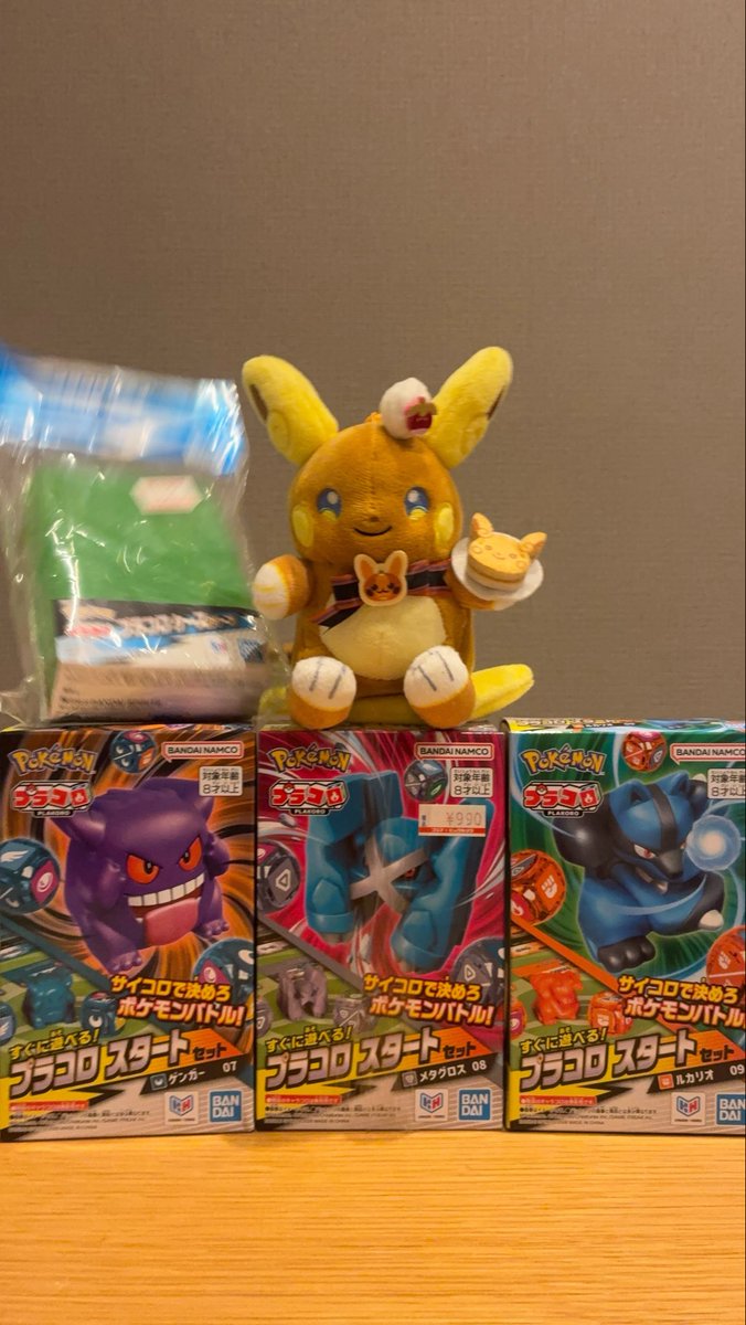 satban111's tweet photo. 9/12〜14の戦利品。なんかめっちゃかわいいポケモンがポケセンにいたから捕まえた。なんだこの子。この前行った時はいなかったような…。プラコロになってほしい！！アンケートに書きたい！でもこの子は誰？ https://t.co/KwAbQCyfjt