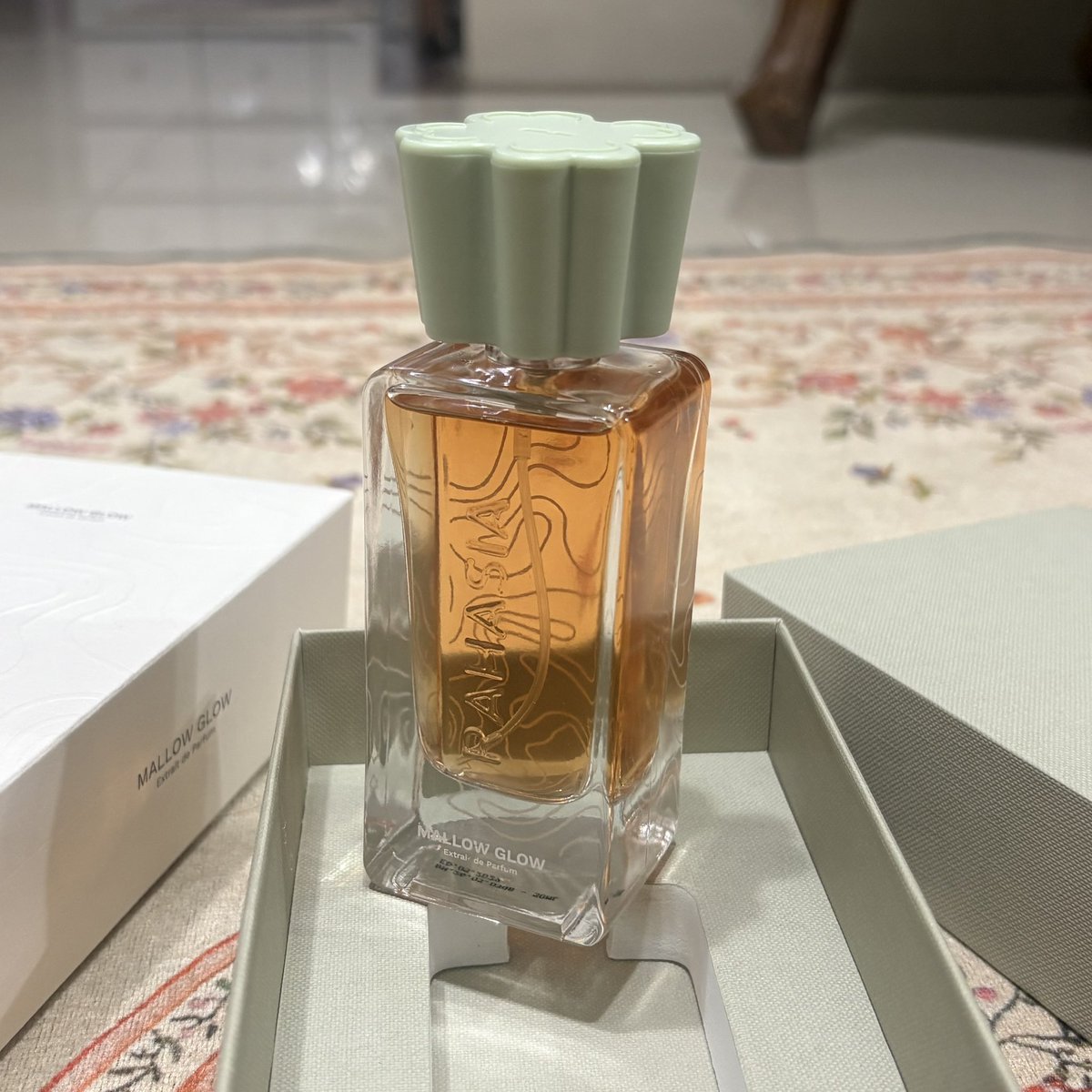 softivoryy's tweet photo. wts rahasia fragrance mallow glow 155k! 1x spray doang baru bgt buka https://t.co/oMAryLfbhD
