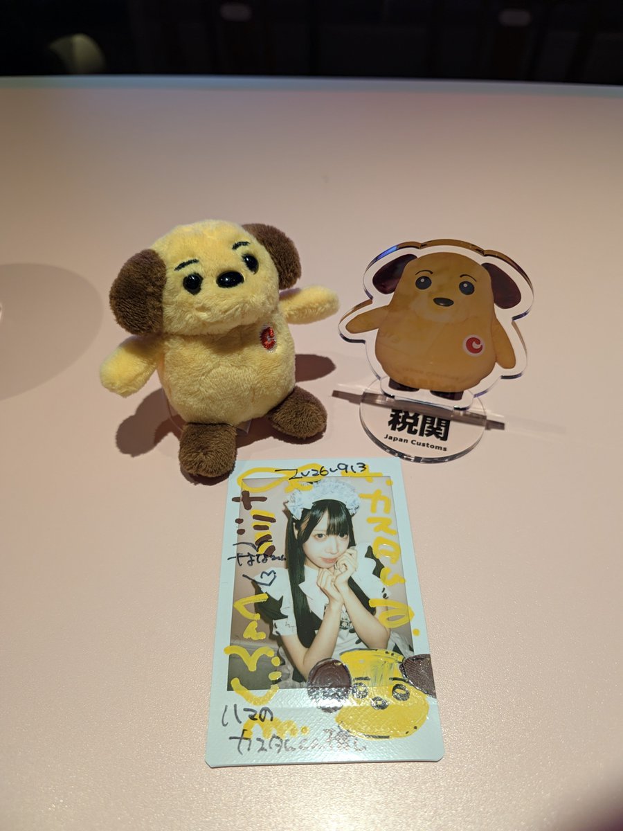 mameta765's tweet photo. ふれでりかちゃんの白背景チェキ売り切れてて涙…😭悠長にカスタムくんグッズを買いに行っていたばかりに…😭
でもふれちゃんの可愛いカスタムくんチェキGET出来たので無問題です。
非常にCuteで神🕺 https://t.co/1pMlHUhkSi