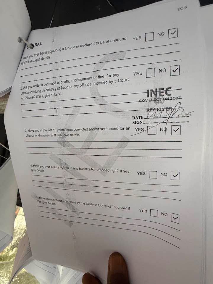 SamuelOmogor's tweet photo. These are the forms the Delta State governor, Sheriff Oborevwori filed with @inecnigeria for the upcoming elections. 

■ No First School Leaving Certificate 
■ No West African Examination Council certificate 
■ No BSc Certificate

Boom 💥, MSc Political Science 2009.

This is how much governance has been reduced to in our country. Just imagine the people ruling over us.