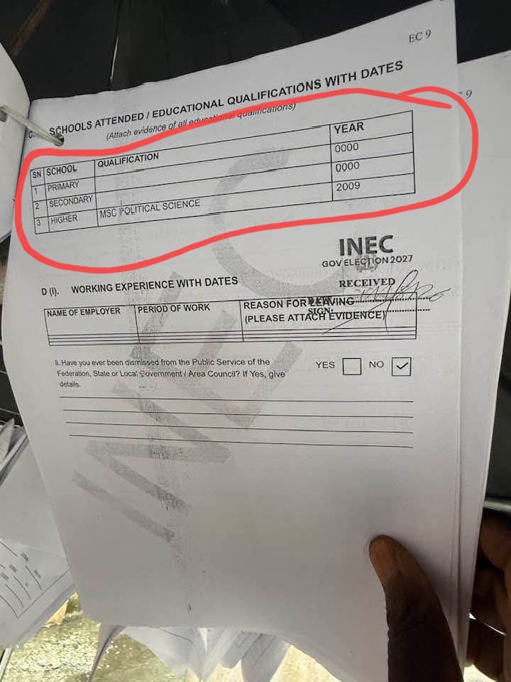 SamuelOmogor's tweet photo. These are the forms the Delta State governor, Sheriff Oborevwori filed with @inecnigeria for the upcoming elections. 

■ No First School Leaving Certificate 
■ No West African Examination Council certificate 
■ No BSc Certificate

Boom 💥, MSc Political Science 2009.

This is how much governance has been reduced to in our country. Just imagine the people ruling over us.