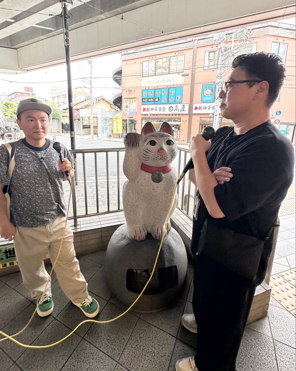 kamataku_tbs's tweet photo. 福を招く #招き猫 の街 #世田谷区 #豪徳寺 に降り立った #かまタク 一行🚖

#Hawaii にかぶれ、Englishを話したがり
山内@yamauchi0117を後目にオシャレ
激ウマ #coffee に舌鼓☕️

が… talkは…あらぬ方向に…📻
#TBSラジオ
#ごまの真誠
#花王
#かまいたち https://t.co/KPnHjHpaVX