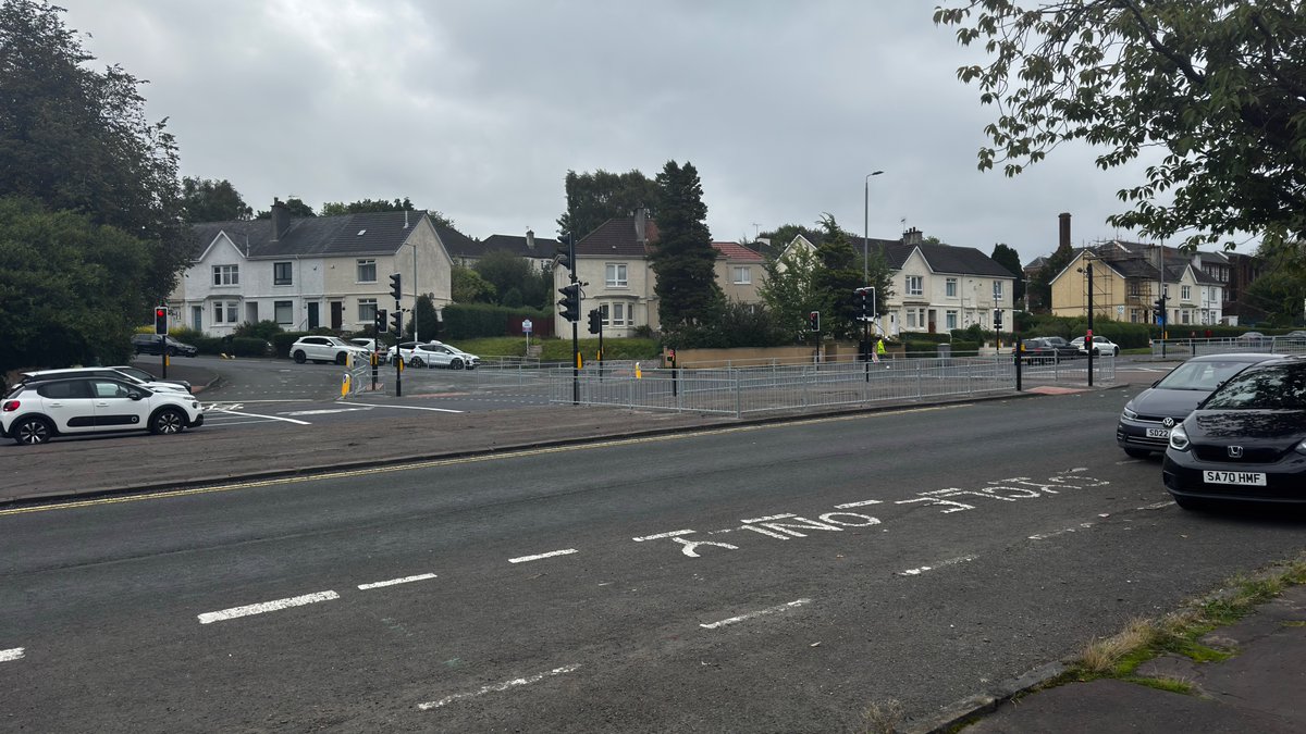 KnightswoodCC's tweet photo. Its great to be able to say that the new traffic lights at Great Western Rd / Lincoln Ave / Cowdenhill Rd are now fully up and running.
Everything seems to be running smoothly at the moment and the technicians will continue to monitor through the evening rush. https://t.co/nuFJYncD53