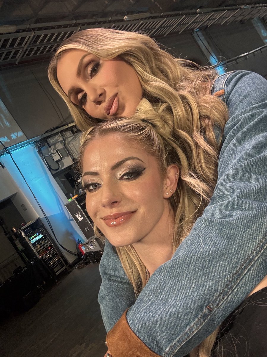 MsCharlotte707's tweet photo. It’s okay, she’s always on my mind too 🥰🥰 https://t.co/aW9PcbmnPN