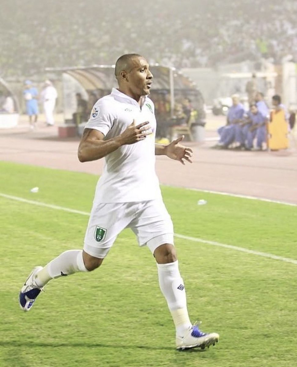 AhliStat's tweet photo. ⚽️ هدافي الأهلي في دوري أبطال آسيا تاريخيًا |

🥇عمر السومة (24) هدف

🥈فيكتور سيموس (14) هدف

🥉رياض محرز (13) هدف

4️⃣ تيسير الجاسم (9) أهداف

5️⃣ عماد الحوسني / مهند عسيري (8) أهداف

#Ahlistat https://t.co/iburiJxedX
