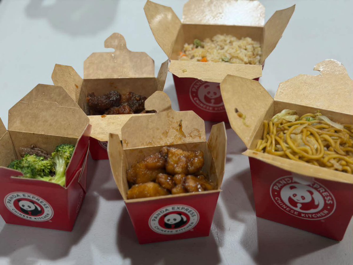 cjmonjardin1's tweet photo. Skl. Perfect timing if may group lunch kayo! 🍔 First-time hosts can save ₱200 using NEWTOGO. Gather at least 3 members and hit ₱1,000 minimum spend. https://t.co/xa2oxMYVrK