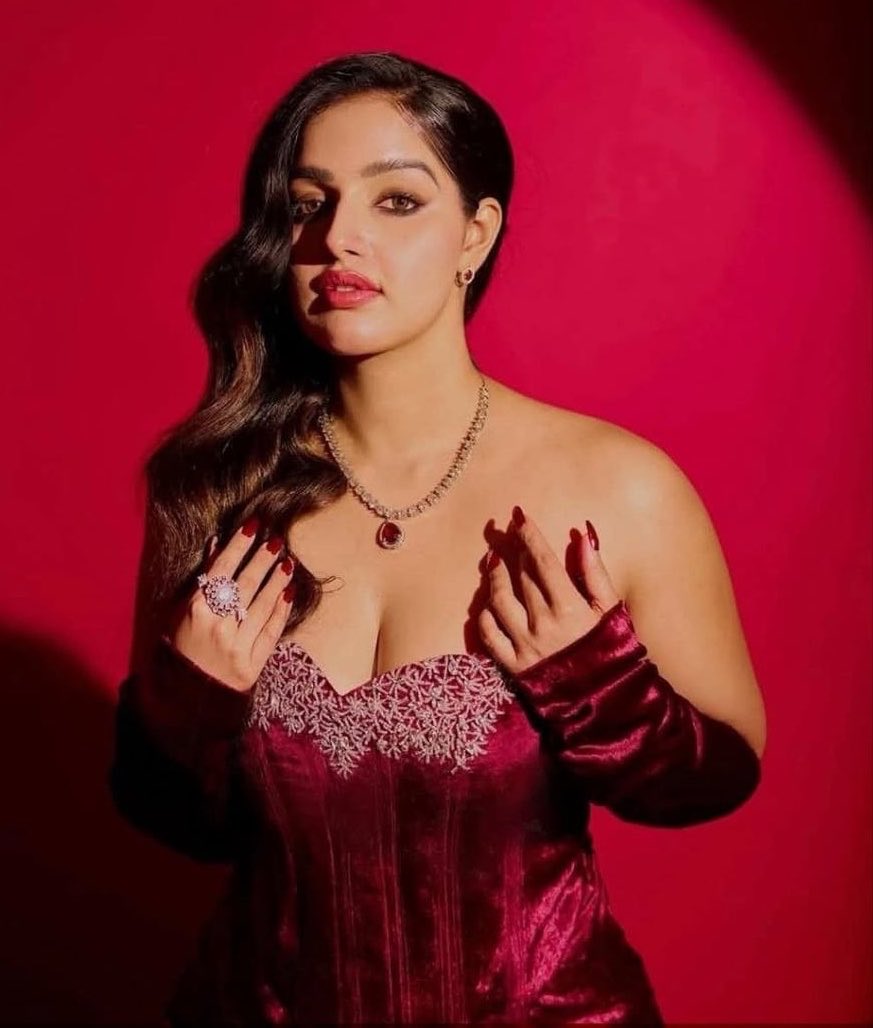 venda_mone's tweet photo. Peak mallu boobies beauty

#MalavikaMenon https://t.co/w3DgMUlPeD