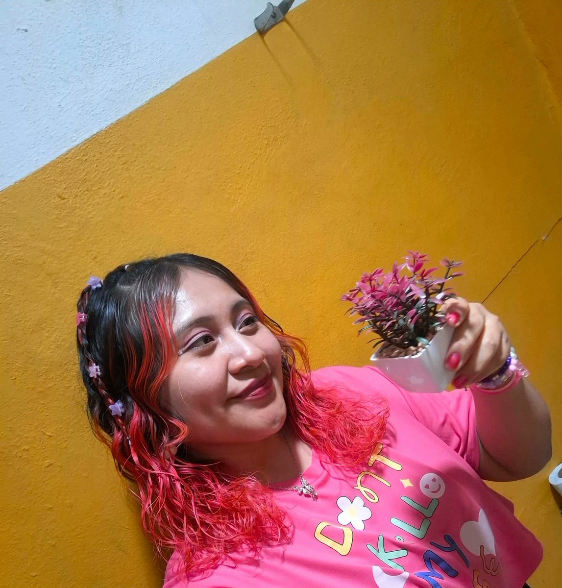 brunoesali's tweet photo. Tú eres todas las razones por las que puedo sonreír. Bangtan, gracias por existir y por tu música. Amo ser una Tae girl. Un lindo paseo entre flores y fresas con crema. https://t.co/IX1sQap31R