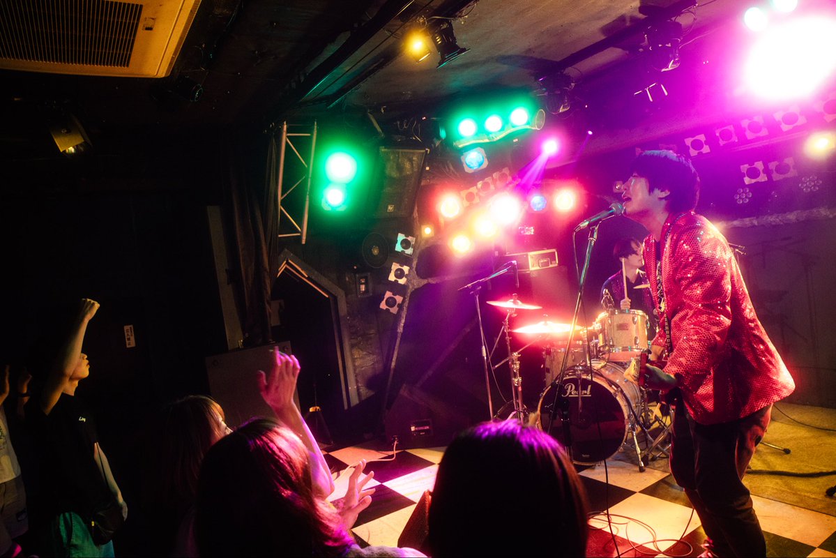 gikkurimanpure's tweet photo. 9/13(日)高崎トラスト
SUPER THANKS×月が綺麗だ
ふたりはギックリマンありがとうございました！！
写真めっちゃいい！！
📷@kkcdsy https://t.co/ebgweIE58W