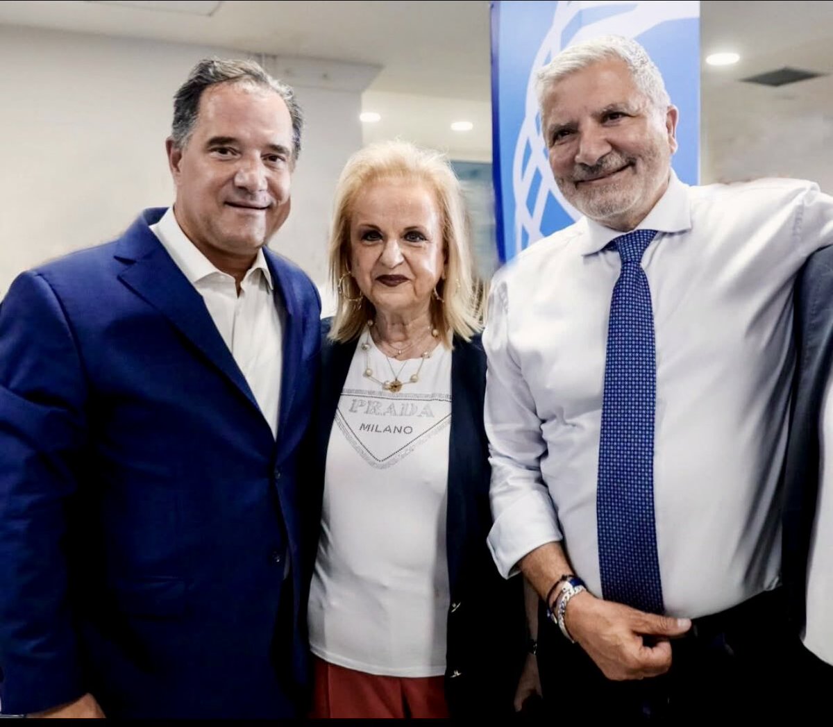 Liberta25061969's tweet photo. Μην κάνετε τους σοκαρισμένους με τους γιατρούς του Μαζω

Σε αυτούς που έχετε αναθέσει την υγεία ολόκληρης της χώρας δεν απέχουν και πολύ ….

Ένας τηλεπωλητης, μια μισότρελη και ένας «ζαν πρεμιέρ» …. https://t.co/rzhLmfCpWY
