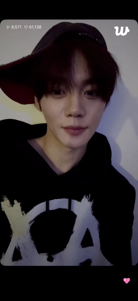 stargyubbs's tweet photo. ppl fighting over this cap while gyub is busy doing try-ons with it on his live 🤪🤪🤪 https://t.co/TgYhnoXdij