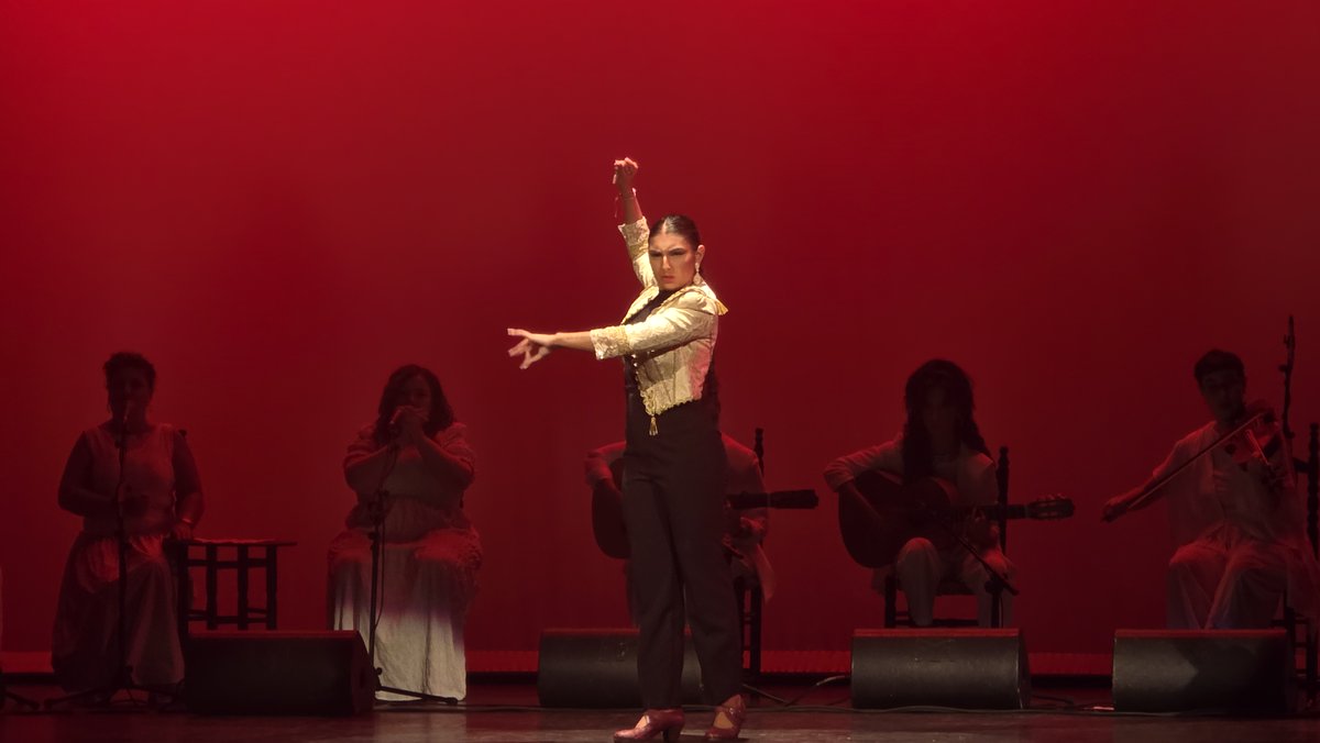 prodelanoficial's tweet photo. El Teatro Cervantes acogió el Pregón del LX Concurso Nacional de Tarantas ‘Ciudad de Linares’, a cargo del flamencólogo e investigador Ramón Soler, además del espectáculo "D´FÉMINAS"  de la bailaora Marina Heredia y contó con la linarense Alba Martos además de otras artistas. https://t.co/tcA0DvC6JI