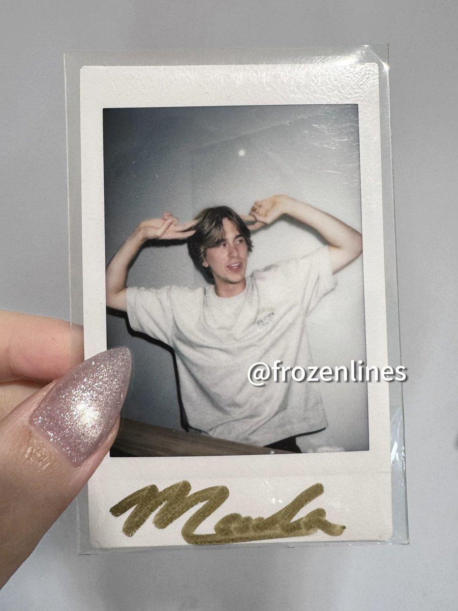 frozenlines's tweet photo. got this mada polaroid from 兔丸君! 
this is so cute 🥺🫳 https://t.co/N5FS6MsRrZ