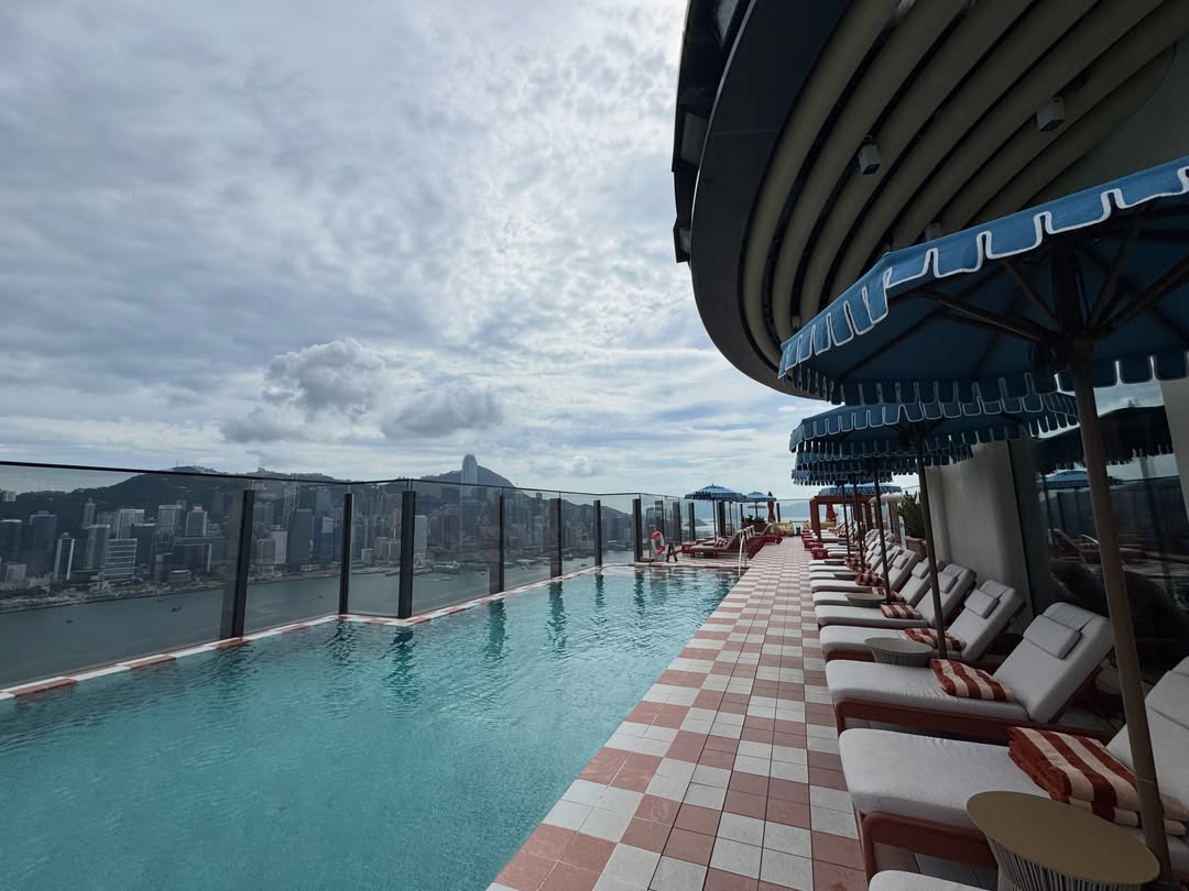 HiramKindetee's tweet photo. New hotel, stunning view. #金普頓酒店 https://t.co/9WWm1W3BYM