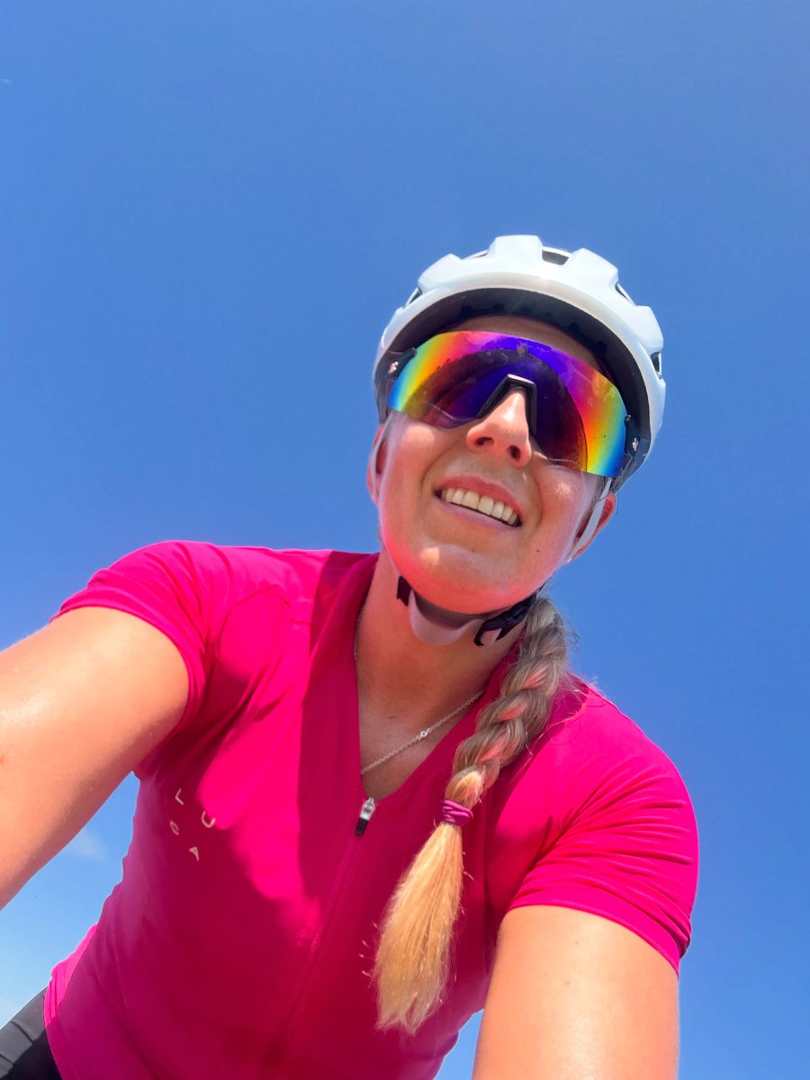 OleviaYerton's tweet photo. Not a cloud in the sky. The @ride_luca summer jersey is perfect for weather like this. https://t.co/6YH6Q43xHX