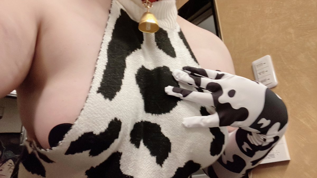 cowcowdiary's tweet photo. 童貞オス牛を⚫︎��セーター🐮
#牝牛ちゃん https://t.co/WKC7wwuYjz
