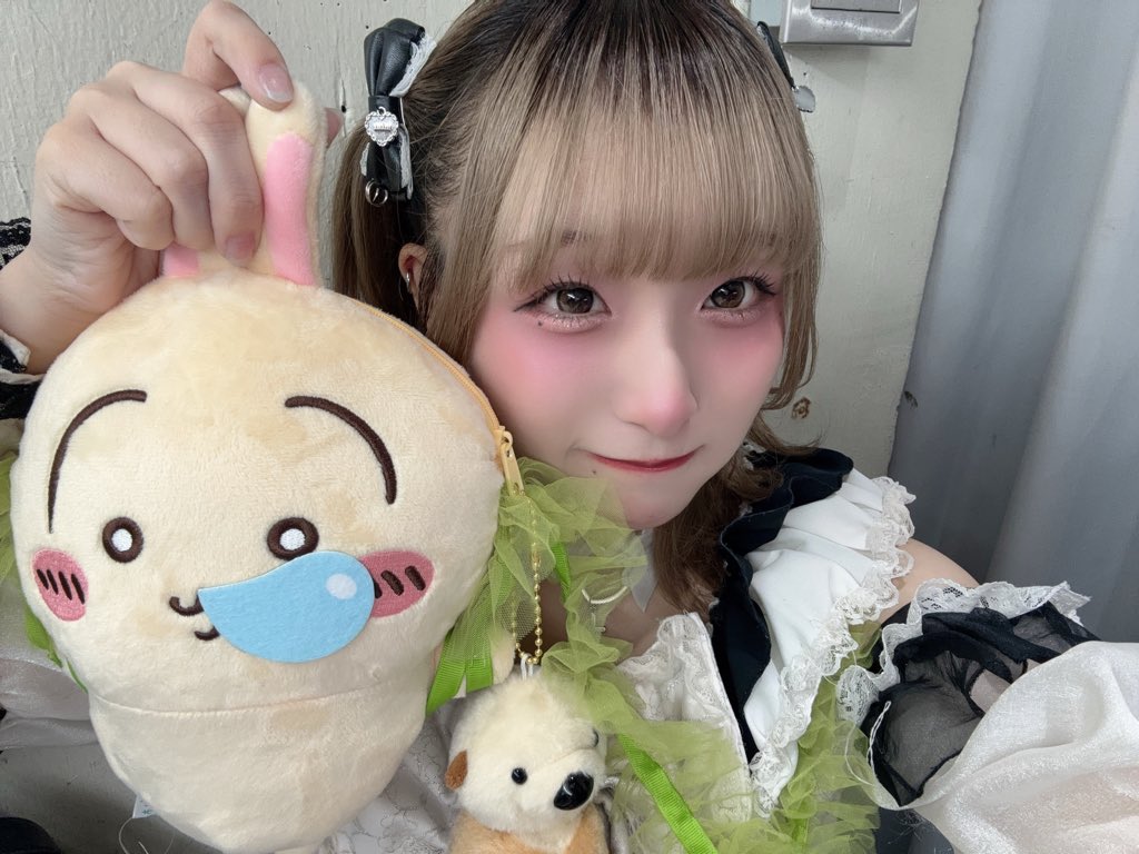 hii_katacoto's tweet photo. 今日の原宿RUIDOで終わったあと少し荷物置いて外出てて戻ってきたら荷物無くなってて😢置いていたのが悪いんですけどもし取った人がいるなら返してください😢😢
ポケセンの大きめのレジ袋にらっこのぬいぐるみついたうさぎのバッグと白ベレー帽が入ってました
みんなから貰った入特も入っててショック https://t.co/q5cXCDCqlO