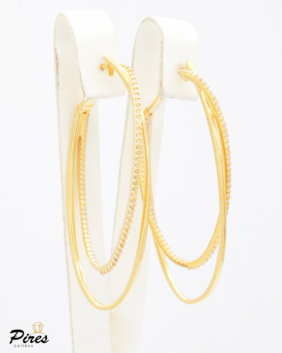 PiresLeiloes's tweet photo. ✨ Delicadeza que chama atenção.

Lote 300 — VIVARA
Brincos Estelar em Ouro Amarelo 18K com Diamantes, da Coleção Estelar. 💎
Uma peça sofisticada e luminosa para quem valoriza beleza nos detalhes.

49º Leilão Pires
#Joias #Diamantes #Vivara #OuroAmarelo #Leilão https://t.co/dYqiCsVUVF