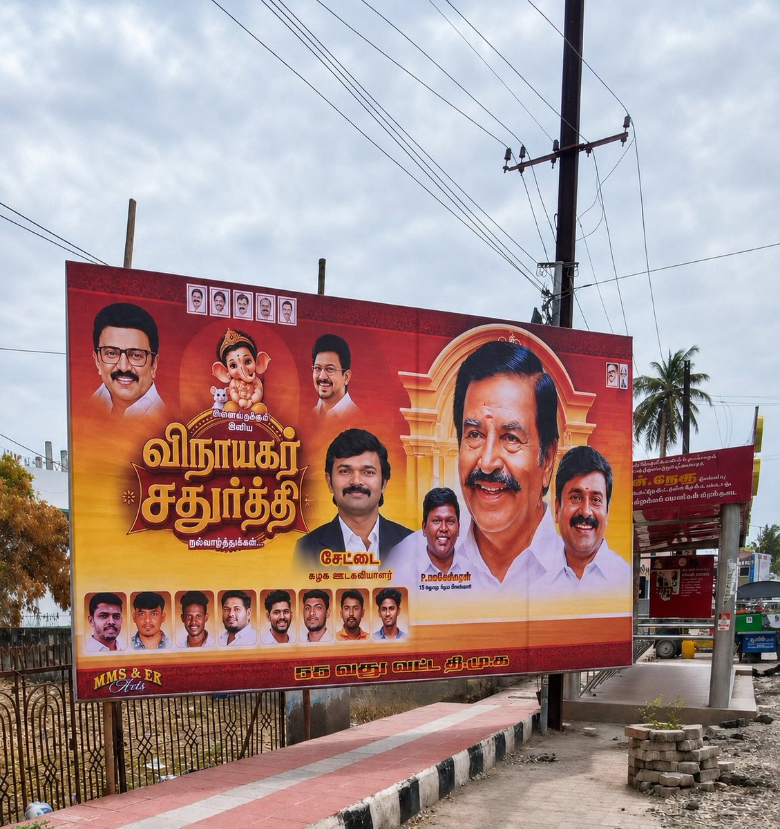 TrendvbAk's tweet photo. சாட்டை 😭😭😭🤣🤣 https://t.co/rfxWjZSRUC