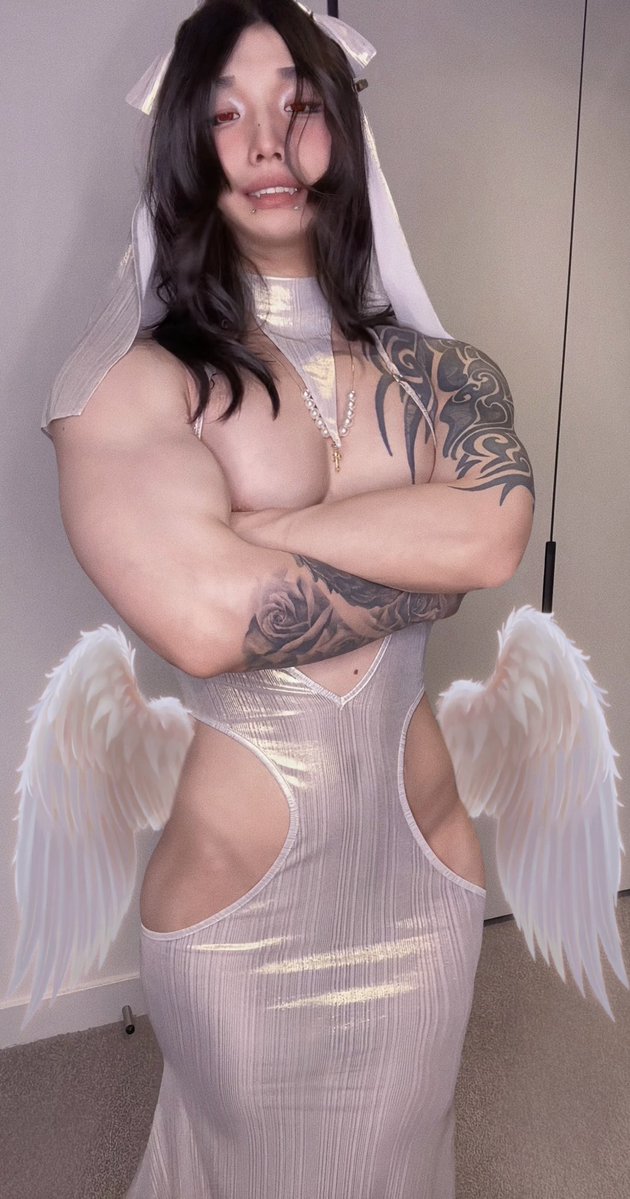 Martin420301's tweet photo. Albedo angel version https://t.co/5mE84CvcqI