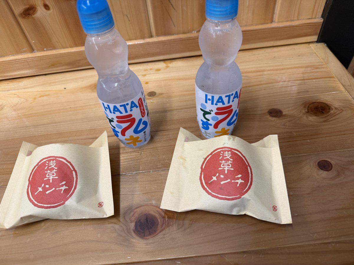 io_cq8's tweet photo. ラムネの炭酸が抜ける前に伝えたい… https://t.co/u9mSg26bjh