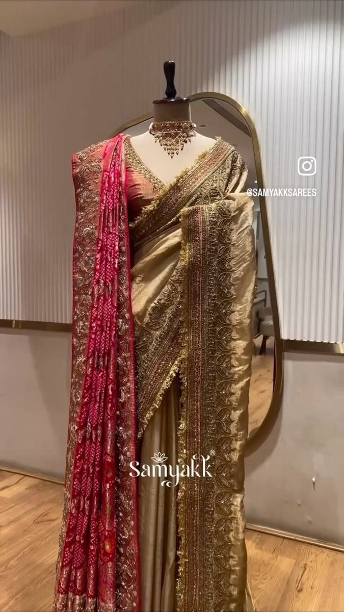kabillda's tweet photo. sari has nothing to do with Pakistan 

> the sari is copy of  indian design
> ajrakh is a GI-tagged product from gujarat
> ajrakh sari has roots in gujarat &amp; rajasthan not pak 
can't go a day without stealing /claming / copying / lying https://t.co/QBjGHL3ti5