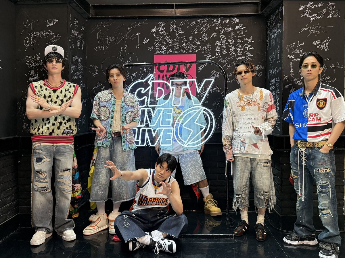 SixTONES_SME's tweet photo. TBS系『CDTVライブ！ライブ！』
ご覧いただきありがとうございました！✨

🎧「Dance Forever」配信はこちら
https://t.co/KRryitk2dm

💿️ニューシングル
　「Dance Forever/マイオンリー」詳細・ご購入はこちら
https://t.co/UETM3yEVtg

#SixTONES_DanceForever
#CDTVライブライブ
@TBSCDTV https://t.co/fSE9XBzdf0